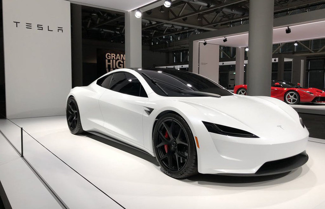 Elon Musk: Tesla sắp ra mẫu xe có thể đi 643km mỗi lần sạc, tính năng tự lái hoàn toàn sẽ trình làng trong năm 2020 - Ảnh 1.