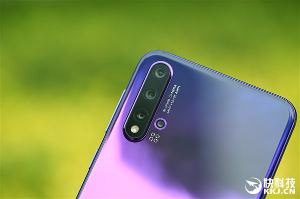 Cận cảnh Huawei Nova 5 Pro vừa ra mắt: Mặt lưng gradient 3D ấn tượng, cảm biến vân tay trong màn hình - Ảnh 13.