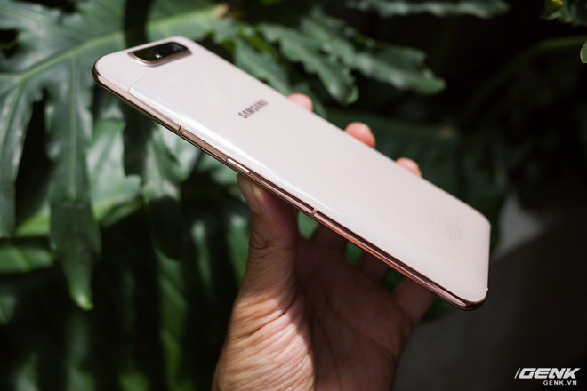 Mở hộp Galaxy A80 tại Việt Nam: Chiếc điện thoại Galaxy đánh dấu nhiều điểm mới lạ nhất của Samsung - Ảnh 10.