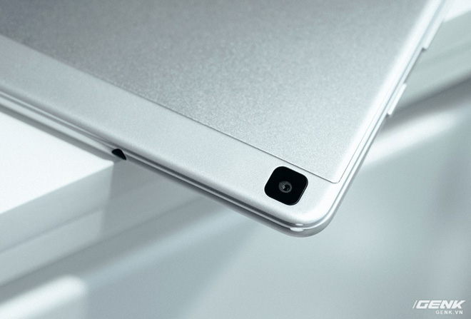 Mở hộp Galaxy Tab A 8.0 mới: Một mình một cõi “điện thoại bảng”, ngoài màn hình lớn ra còn gì hay không? - Ảnh 6.