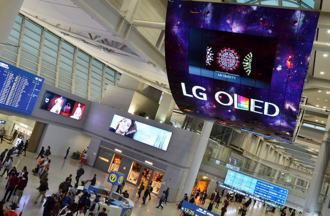 LG sắp mở cửa nhà máy sản xuất OLED mới tại Trung Quốc, tiếp tục châm ngòi cho cuộc đua trên thị trường màn hình OLED - Ảnh 1.