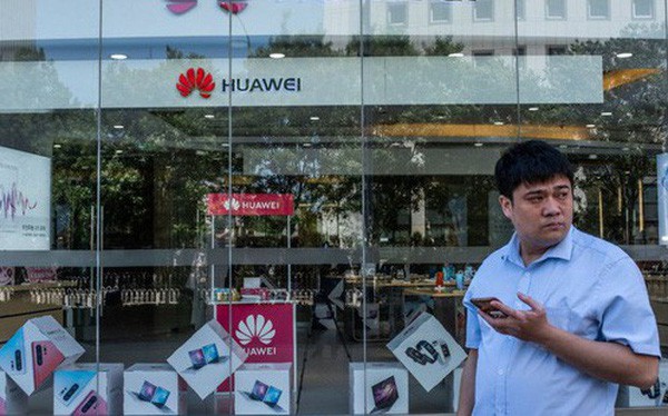 Hàng loạt nhà mạng lớn bùng đơn đặt hàng điện thoại Huawei - Ảnh 1.