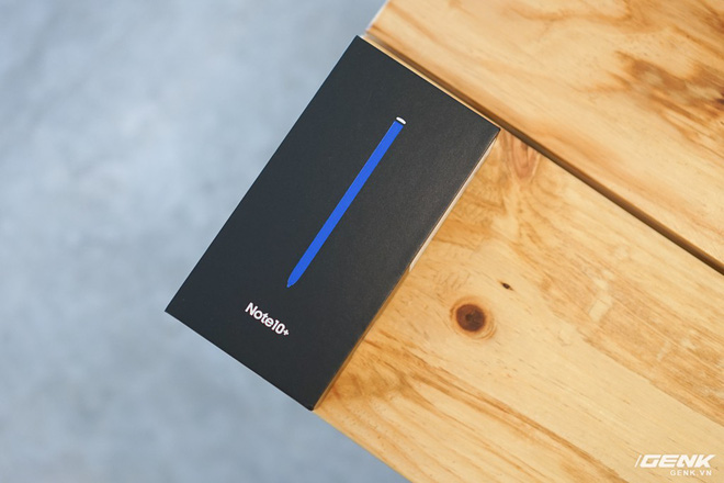 Mở hộp Galaxy Note10+ màu Ánh Cực Quang xem có gì mới - Ảnh 1.