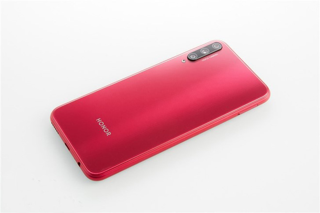 Honor Play 3 ra mắt: Màn hình đục lỗ, 3 camera sau, cảm biến 48MP, chip Kirin 710F, pin 4.000 mAh, giá chỉ từ 140 USD - Ảnh 3.