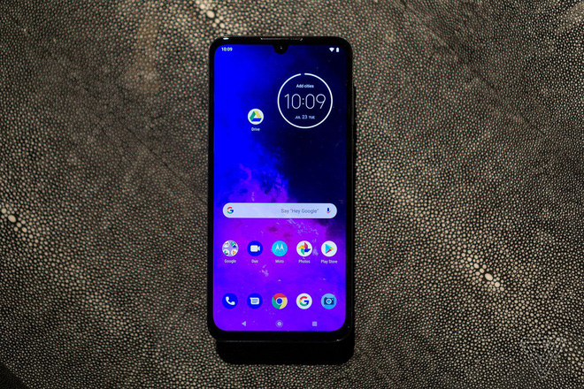 [IFA 2019] Motorola One Zoom ra mắt: 4 camera sau, zoom quang 3x, chip Snapdragon 675, giá 450 USD - Ảnh 2.