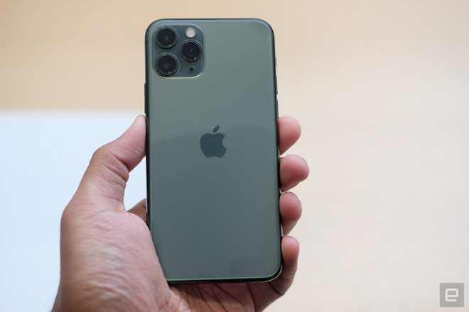 Cận cảnh iPhone 11 Pro và 11 Pro Max: Mặt lưng kính mờ, cụm camera hài hước, không thực sự có nhiều cải tiến - Ảnh 4.