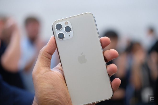 Cận cảnh iPhone 11 Pro và 11 Pro Max: Mặt lưng kính mờ, cụm camera hài hước, không thực sự có nhiều cải tiến - Ảnh 13.