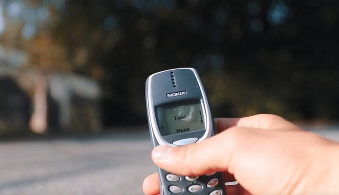 So kè độ bền giữa Galaxy Note 10 và cục gạch Nokia 3310 với thử thách thả rơi từ độ cao hơn 300 mét - Ảnh 7.