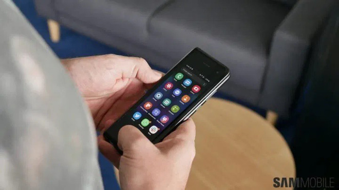 iPhone 11 Pro Max đã là gì, người dùng Hong Kong còn sẵn sàng trả 5.000 USD để sở hữu Galaxy Fold - Ảnh 1.