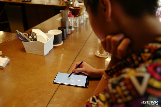 Cho iFan cầm thử Galaxy Note10+: thấy chỗ nào hay hơn iPhone, chỗ nào còn chưa được tốt? - Ảnh 6.