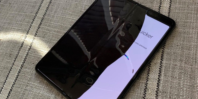 Nâng như nâng trứng: Samsung khuyến cáo người dùng Galaxy Fold không chạm quá mạnh vào màn hình để tránh làm hỏng máy - Ảnh 5.