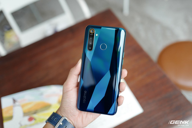 Đánh giá Realme 5 Pro: 4 điều Yêu 3 điều Không thích - Ảnh 1.