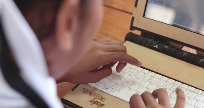 Công ty Peru này tạo ra những chiếc laptop bọc gỗ có một không hai, bền bỉ từ khi còn tiểu học đến lúc vào đại học - Ảnh 2.