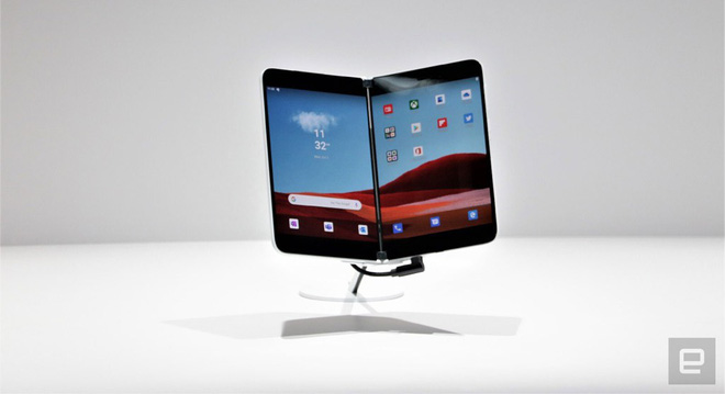 Cận cảnh Microsoft Surface Duo: Smartphone hai màn hình gập, bản lề độc đáo, thiết kế ấn tượng - Ảnh 1.