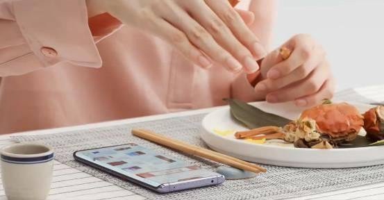 Tìm ra lý do Google, LG, Samsung, Huawei... đua nhau làm cử chỉ không chạm cho smartphone: là để ăn cua - Ảnh 2.