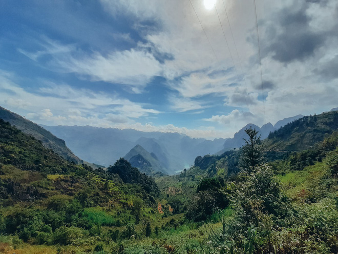 Những chiêu cứu cánh cần bỏ túi ngay khi đi du lịch với lũ bạn không biết chụp ảnh đẹp là gì - Ảnh 2.