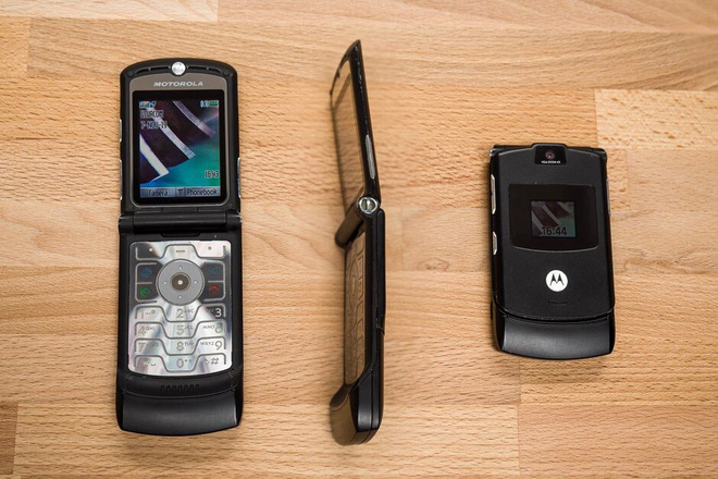 Nhìn lại Motorola RAZR V3: Chiếc dao cạo cao cấp trong mơ của nhiều người - Ảnh 2.