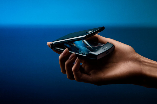 Lộ thiết kế smartphone màn hình gập giống Motorola Razr của Huawei - Ảnh 1.