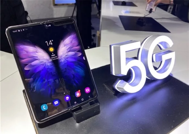 Samsung công bố smartphone màn hình gập Galaxy W20 5G: thiết kế nam tính hơn, CPU mạnh hơn, chống bụi tốt hơn nhiều so với Fold - Ảnh 4.