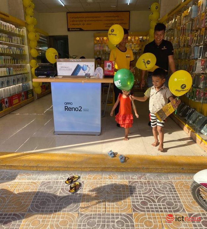 Cửa hàng Thế giới di động ở Campuchia bớt “hoành tráng” hơn để phù hợp văn hoá mua sắm bản địa - Ảnh 1.