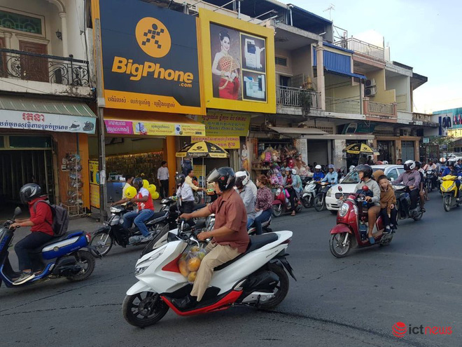 Cửa hàng Thế giới di động ở Campuchia bớt “hoành tráng” hơn để phù hợp văn hoá mua sắm bản địa - Ảnh 2.