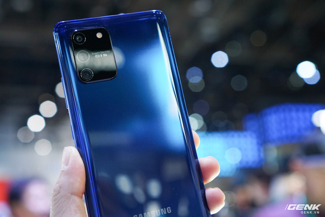 [CES 2020] Trên tay Galaxy S10 Lite và Galaxy Note 10 Lite: Hai thiết bị vô cùng kỳ quặc từ Samsung - Ảnh 7.