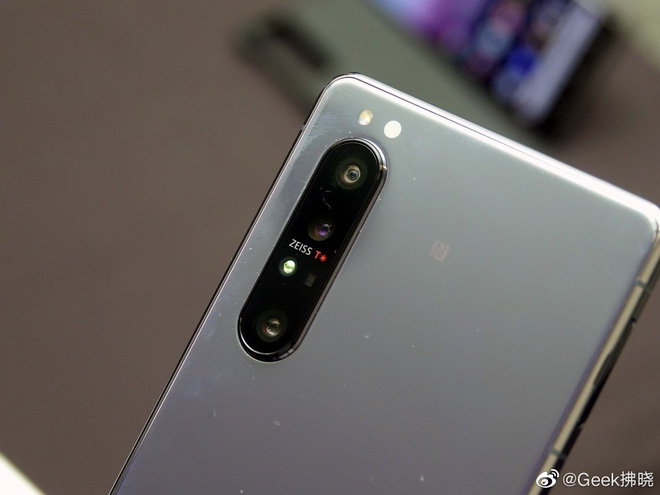 Cận cảnh Sony Xperia 1 II: Thiết kế không thay đổi nhiều, tập trung vào camera, jack 3.5mm quay trở lại - Ảnh 6.