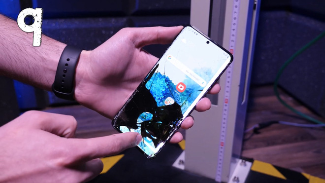 Galaxy S20 Ultra đánh bại iPhone 11 Pro Max trong bài test thả rơi… nhưng đường dài mới biết ngựa hay - Ảnh 1.