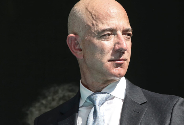  Việc Jeff Bezos có thể trở thành tỷ phú nghìn tỷ USD vấp phải chỉ trích dữ dội, bị Thượng nghị sĩ Mỹ gọi là vô đạo đức - Ảnh 2.