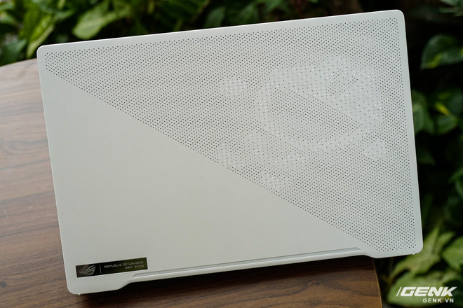 Trải nghiệm nhanh ASUS Zephyrus G14: Chiếc laptop độc nhất trên thị trường có đèn Mini LED trang trí ở nắp máy, giá tại Việt Nam từ 26,99 triệu đồng - Ảnh 3.