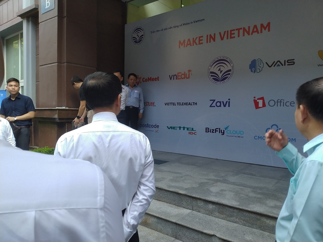Triển lãm các nền tảng số của Việt Nam: thiết bị 5G của Viettel, Vsmart, Bizfly Cloud cùng nhiều giải pháp chuyển đổi số cho mùa dịch - Ảnh 1.