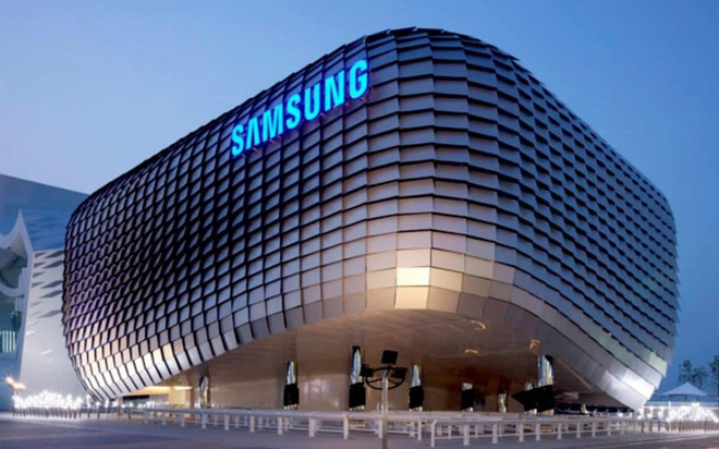 Không mua đủ tấm nền OLED như đã cam kết, Apple nộp phạt gần 1 tỷ USD cho Samsung - Ảnh 1.