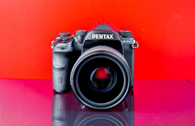 Pentax chia sẻ tầm nhìn của hãng về tương lai máy ảnh: Tiếp tục trụ lại với DSLR và không theo phong trào Mirrorless - Ảnh 1.
