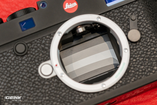 Đập hộp máy ảnh Leica M10-R: Vẫn là nét lạnh lùng hấp dẫn, cảm biến 40-megapixel, giá 219 triệu đồng - Ảnh 10.