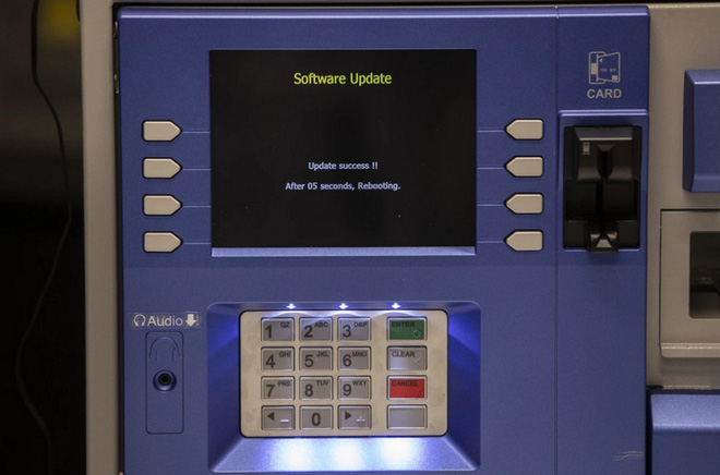 Hiểm họa hacker dùng kỹ thuật “jackpotting” để đánh lừa máy ATM tự động phun tiền mặt - Ảnh 3.