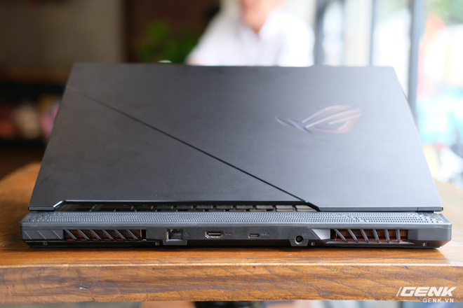 Cận cảnh laptop chiến game hàng khủng ROG Strix SCAR 15 (2020): Thiết kế không đổi, nâng cấp cấu hình với Core i7 Gen 10, RTX 2060 115W, giá căng gần 48 triệu - Ảnh 9.