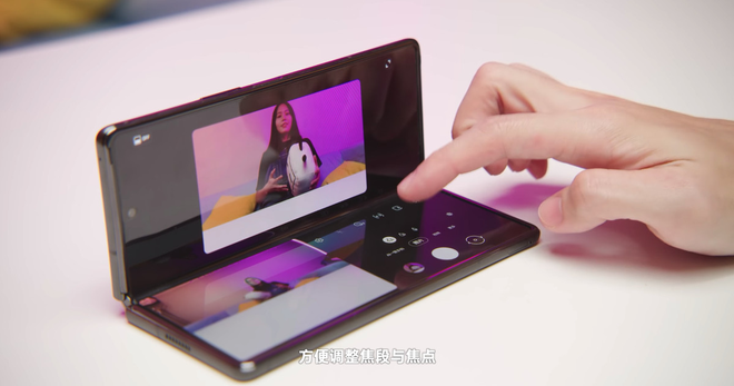 Samsung Galaxy Z Fold 2 vẫn chưa ra mắt, nhưng đã xuất hiện video đánh giá chi tiết - Ảnh 6.