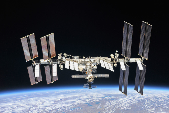 NASA chưa tìm được lỗ hổng gây rò rỉ không khí trên ISS, sẽ sơ tán phi hành gia về Trái Đất nếu xảy ra trường hợp xấu nhất - Ảnh 1.