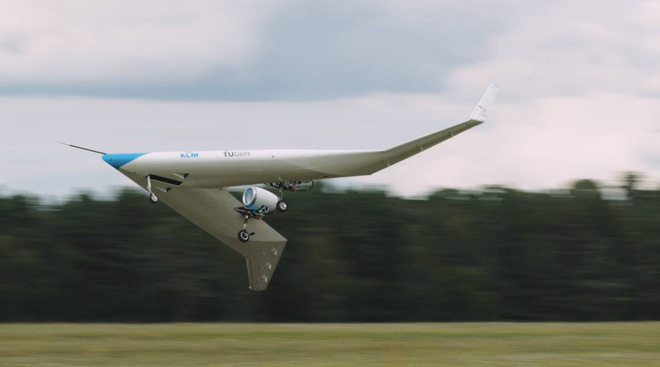 Chiếc máy bay chở khách độc dị hình chữ V này vừa cất cánh thành công lần đầu tiên - Ảnh 2.