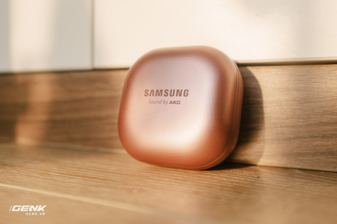 Đánh giá tai nghe hạt đậu Samsung Galaxy Buds Live: Sự thiếu hoàn hảo có cá tính - Ảnh 1.