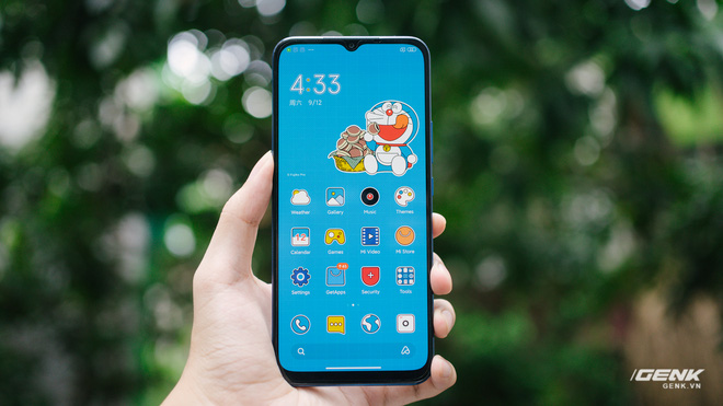 Mở hộp smartphone Doraemon giá gần 10 triệu đồng của Xiaomi - Ảnh 9.