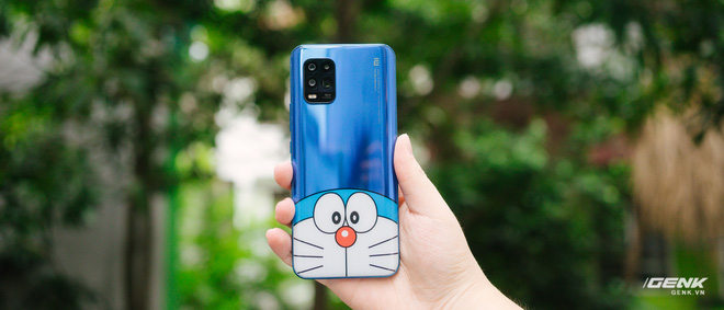 Mở hộp smartphone Doraemon giá gần 10 triệu đồng của Xiaomi - Ảnh 17.