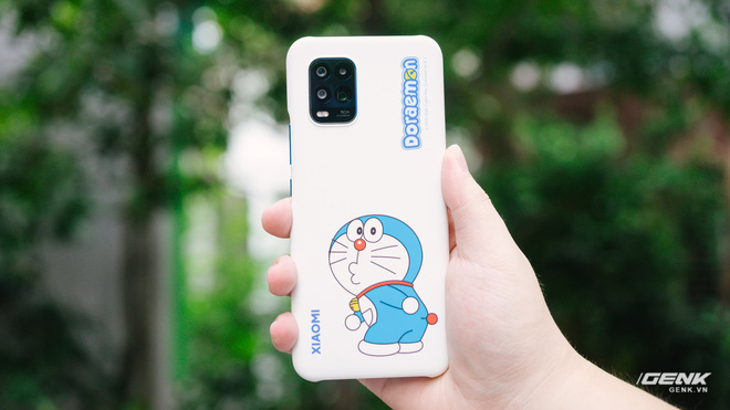 Mở hộp smartphone Doraemon giá gần 10 triệu đồng của Xiaomi - Ảnh 8.