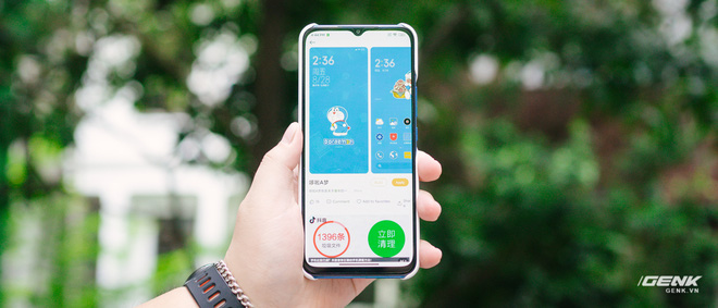 Mở hộp smartphone Doraemon giá gần 10 triệu đồng của Xiaomi - Ảnh 10.