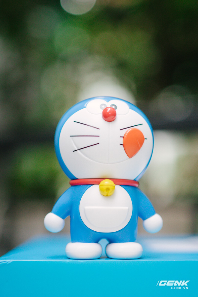 Mở hộp smartphone Doraemon giá gần 10 triệu đồng của Xiaomi - Ảnh 5.