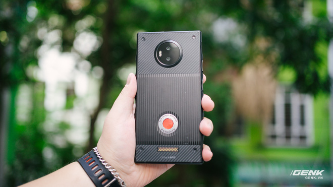 Từng có giá ngàn đô, smartphone siêu quay phim về VN với giá chưa đến 6 triệu đồng - Ảnh 2.