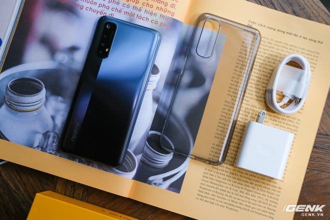 Cận cảnh Realme 7: Smartphone đầu tiên trên thế giới chạy Helio G95, trang bị 4 camera cảm biến Sony, màn 90Hz, sạc nhanh 30W, sẽ có giá chính thức tại Việt Nam vào ngày 21/9 - Ảnh 2.