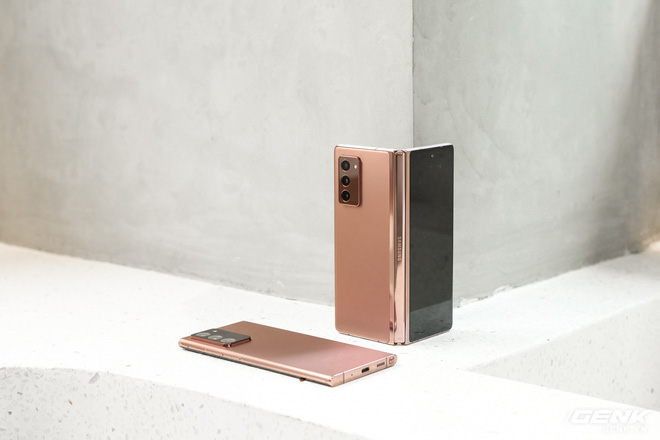 Mở hộp điện thoại gập đôi không gãy của Samsung: Cái gì cũng đẹp, mỗi tội giá dễ ngất - Ảnh 14.