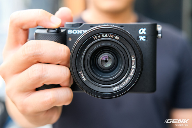 Trên tay chiếc máy ảnh Full Frame nhỏ nhất của Sony tại Việt Nam: Đẹp, nhẹ và mạnh mẽ - Ảnh 5.