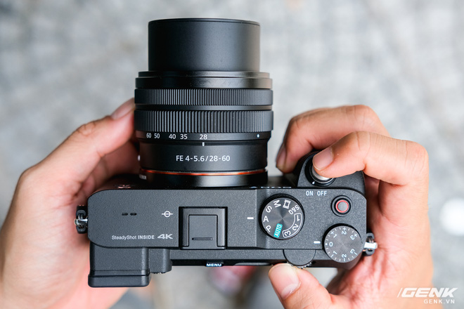 Trên tay chiếc máy ảnh Full Frame nhỏ nhất của Sony tại Việt Nam: Đẹp, nhẹ và mạnh mẽ - Ảnh 2.